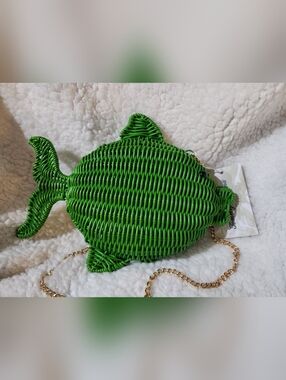 NWT Tommy Bahama Green Novelty Fish Shaped Crossbody Purse With Removable Strap